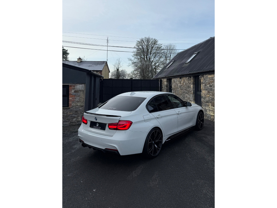 2018 BMW 3 Series 330e M Sport €17,995