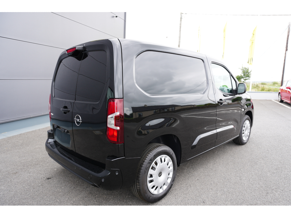 2026 Opel Combo SPORTIVE 1.5 D-TURBO €25,000