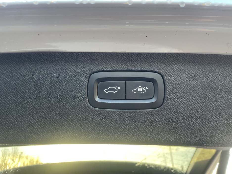 2021 Volvo XC90 Momentum