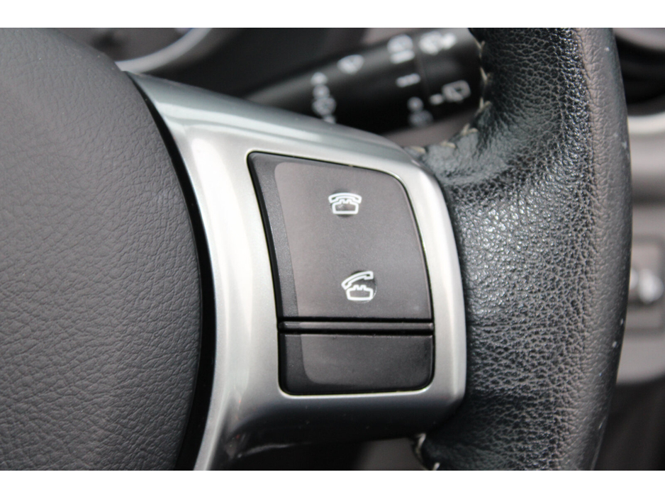 2017 Toyota Yaris Hybrid Luxury €14,950