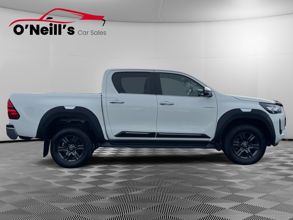2023 Toyota Hilux *NO VAT* 2.8 SR5 DOUBLE CAB 4DR #300 €45,999