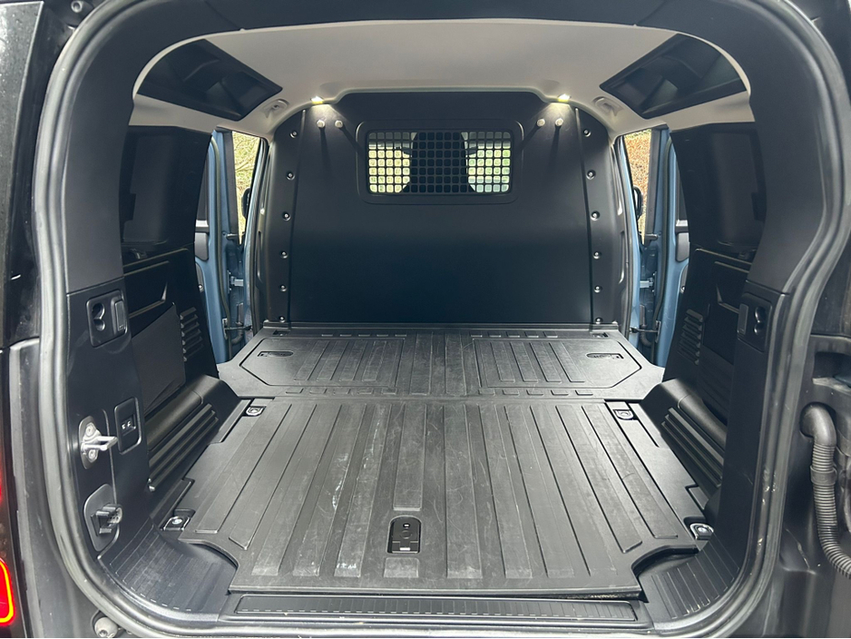 2023 Land Rover Defender 3.0D 110 SE 3 Seat Commercial €50,365