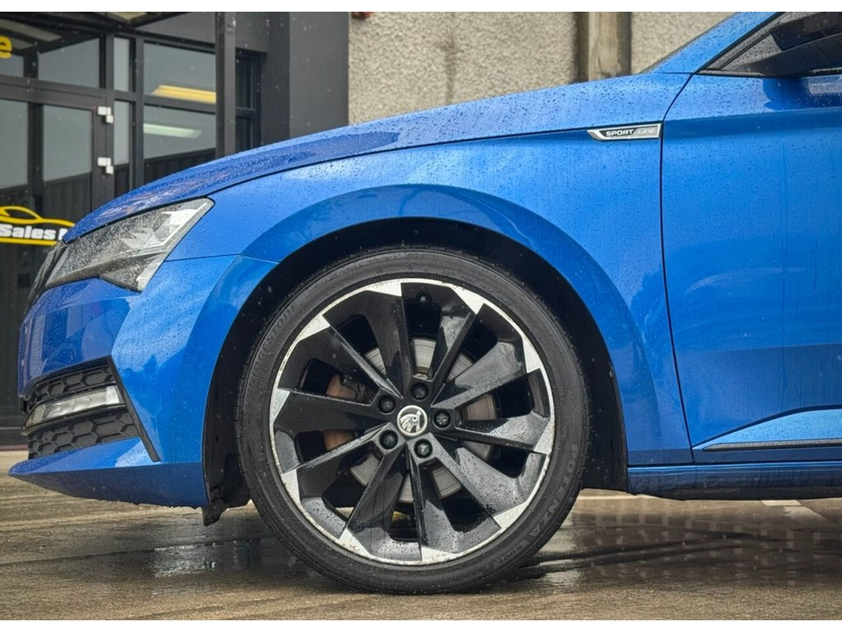 2022 Skoda Superb 2.0 TDI SportLine Plus Hatchback 5dr Diesel DSG 197 BHP MODEL! RACE BLUE METALLIC + GLASS SUNROOF €37,900