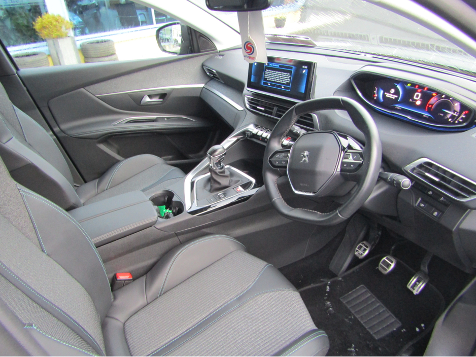 2022 Peugeot 3008 ALLURE PREMIUM PLUS ***LOW KMS***