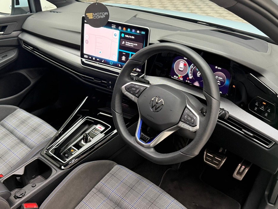 2025 Volkswagen Golf GTE 1.5 PHEV 272HP DSG *PAN ROOF* €47,990