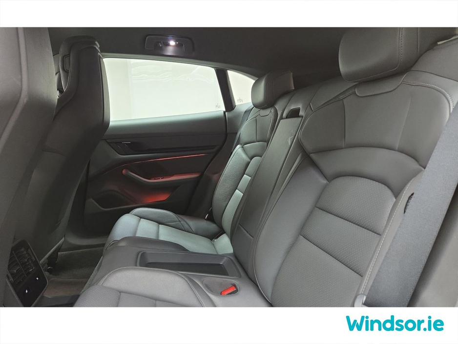 2022 Porsche Taycan Cross Turismo 476BHP Overboost 93.4 kWh €59,995