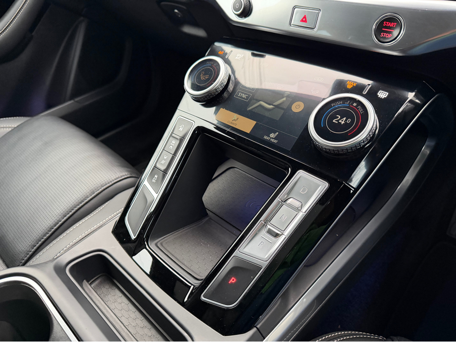 2024 Jaguar I-Pace R-DYNAMIC EV400 BLACK EDITION//IMMACULATE THROUGHOUT//PANORAMIC ROOF//SIMI AND AA DEALER €41,950