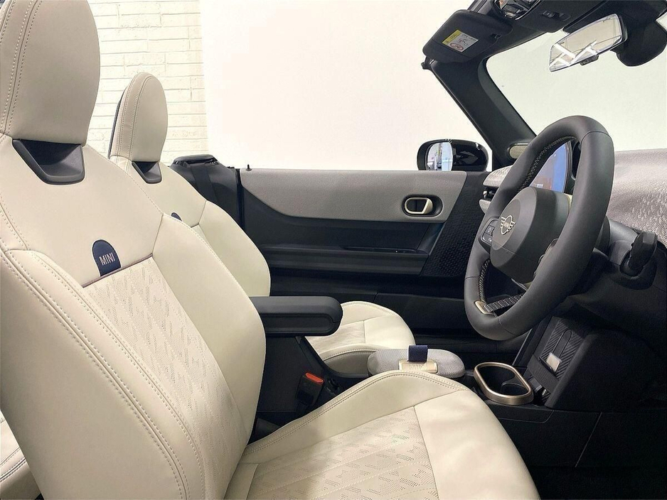 2025 MINI Convertible Cooper S €49,950