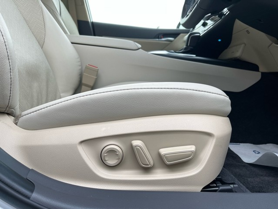 2024 Toyota Camry PLATINUM EDITION 4 €46,950