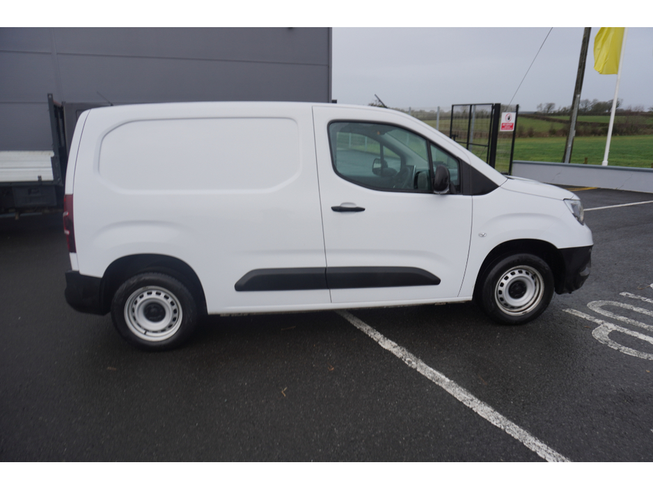 2023 Opel Combo KOMF L1H1-1.5 100PS D 3DR