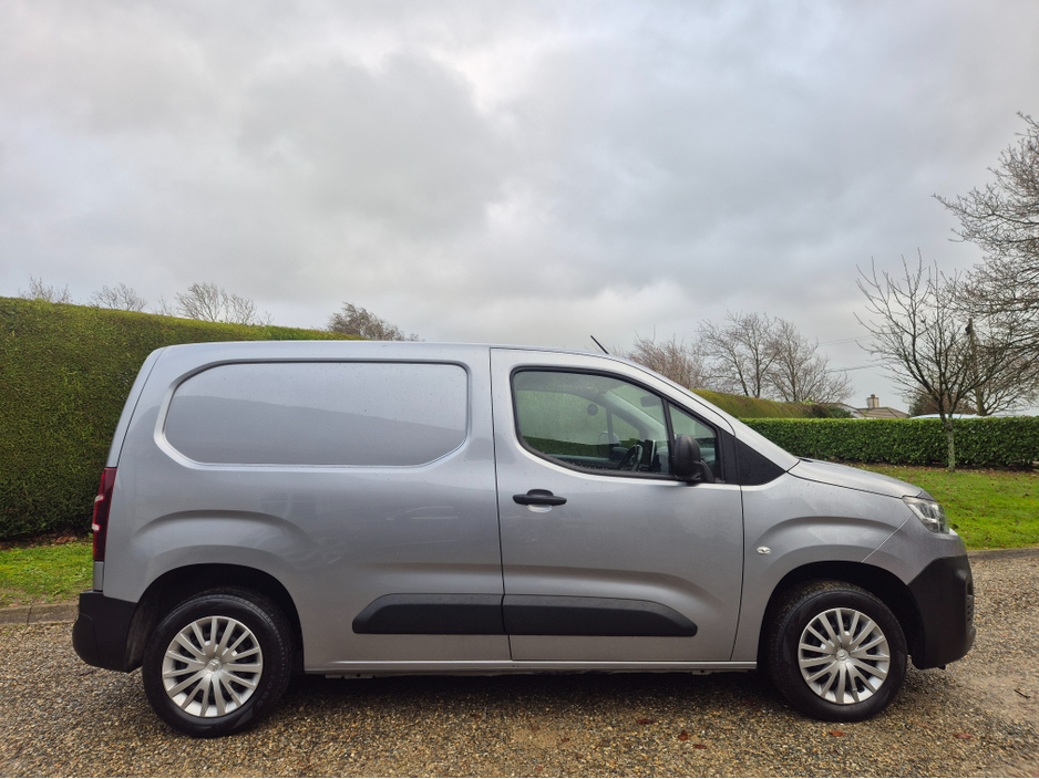 2022 Citroen Berlingo ENT BLUEHDI 100 MWB 6 650KG MY22 €16,250