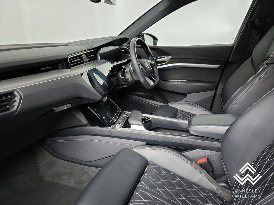 2022 Audi e-tron 55 quattro S Line €41,950