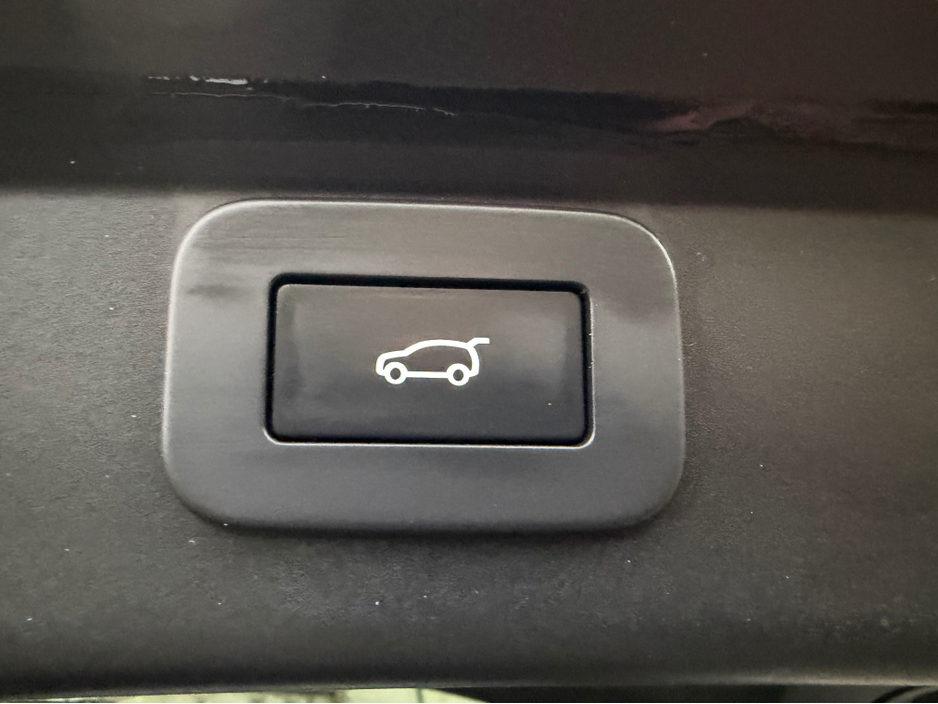 2024 Jaguar I-Pace R-DYNAMIC EV400 BLACK EDITION//IMMACULATE THROUGHOUT//PANORAMIC ROOF//SIMI AND AA DEALER €41,950