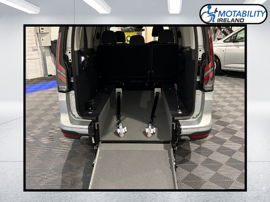 2026 Ford Tourneo Connect Active 1.5 PHEV Hybrid Wheelchair Accessible Taxi €66,995