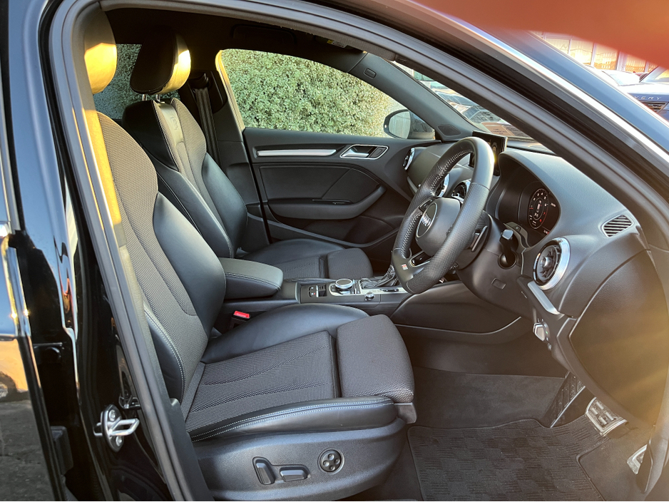 2020 Audi A3 S-LINE HATCHBACK AUTOMATIC 1.4 PETROL //ONLY 5653 MILES//HIGH SPEC//HEATED HALF LEATHER SEATS//KEYLESS ENTRY//REVERSE CAMERA//BLIND SPOT WARNING//CARPLAY// €25,950