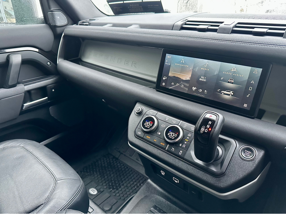 2022 Land Rover Defender ++LOW KM++ 3 SEATS / PLUS VAT €53,000