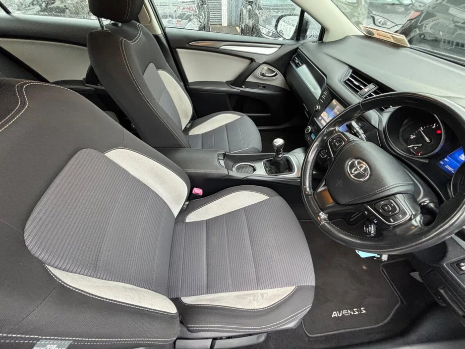 2017 Toyota Avensis 1.6 D-4D Luna Navi Saloon €11,500
