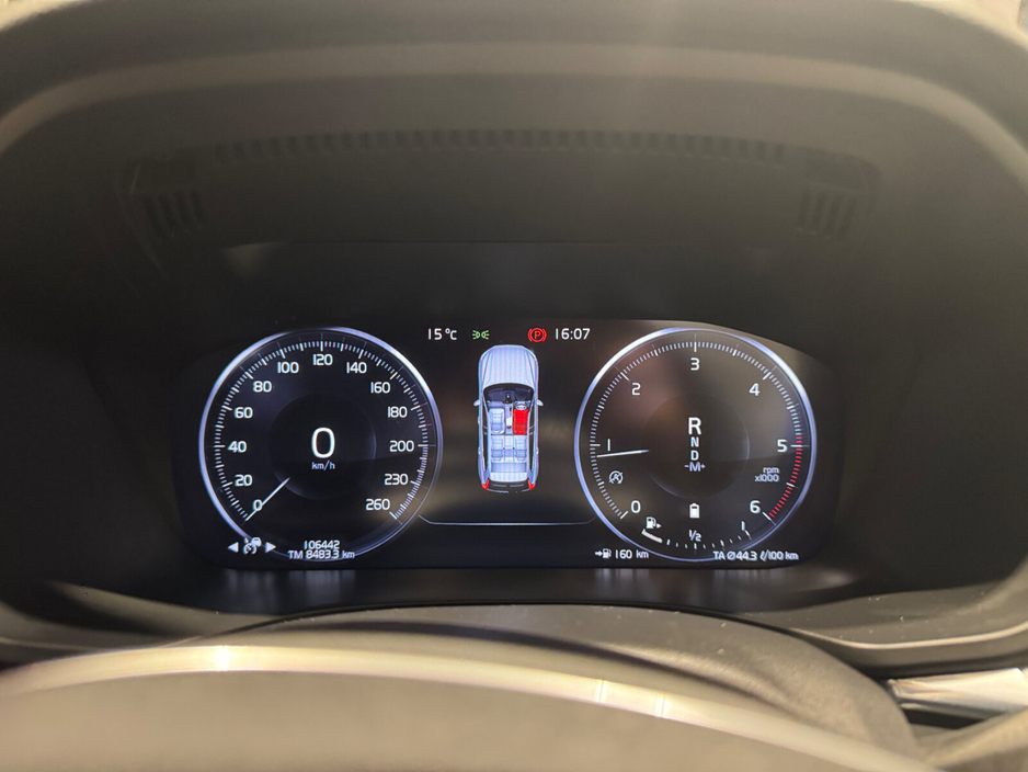 2021 Volvo XC60 B4 MHEV DSL (197hp) Momentum €42,950