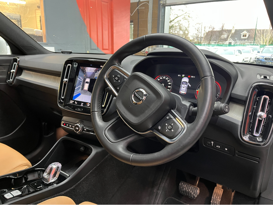 2022 Volvo XC40 €35950! 2022 VOLVO XC40 T5 RECHARGE PLUG-IN HYBRID 1.5 AUTOMATIC / CRUISE CONTROL / ELECTRIC MEMORY & HEATED SEATS / REAR HEATED SEATS / 360° PARKING CAMERA / APPLE CARPLAY / PANORAMIC SUNROOF €35,950