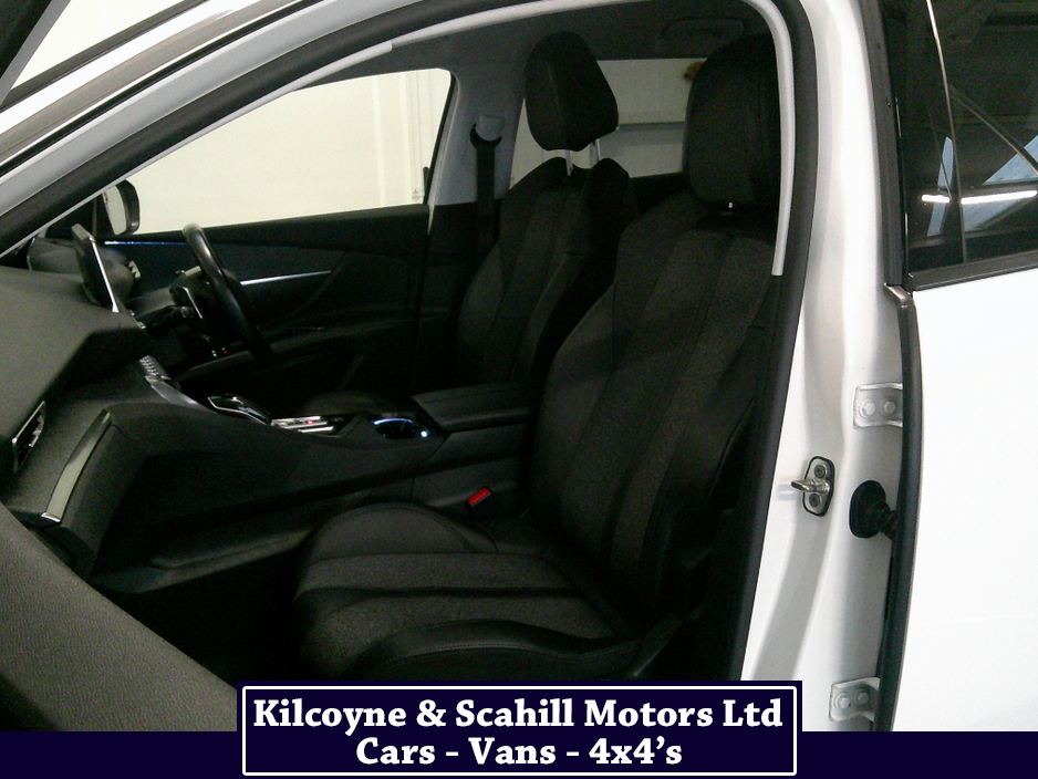 2020 Peugeot 5008 ALLURE BLUEHDI S/S A €27,950