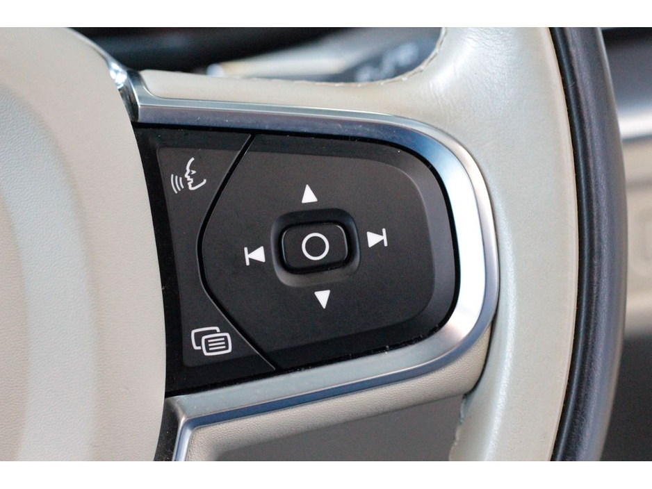 2021 Volvo XC60 T6 Inscription Expression €38,899