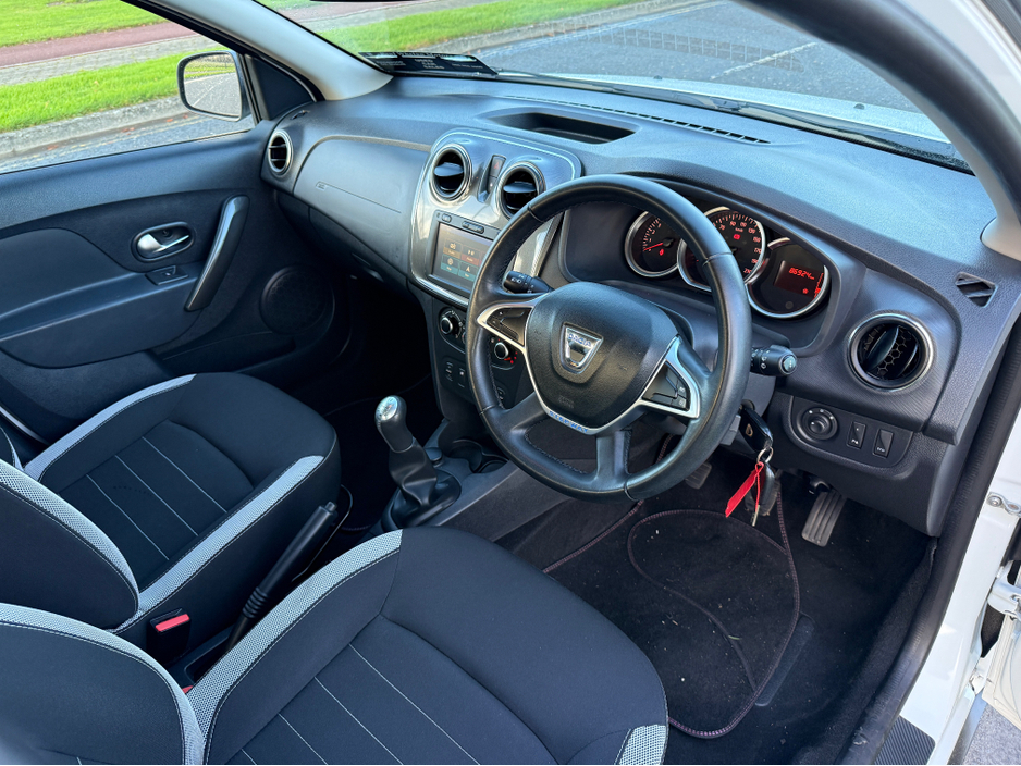 2017 Dacia Sandero STEPWAY SIGNATURE TCE 90 PH2 4 €7,990