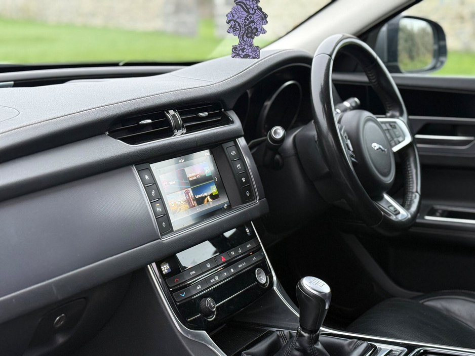 2017 Jaguar XF 2.0 D 163PS R-Sport Manual €10,990