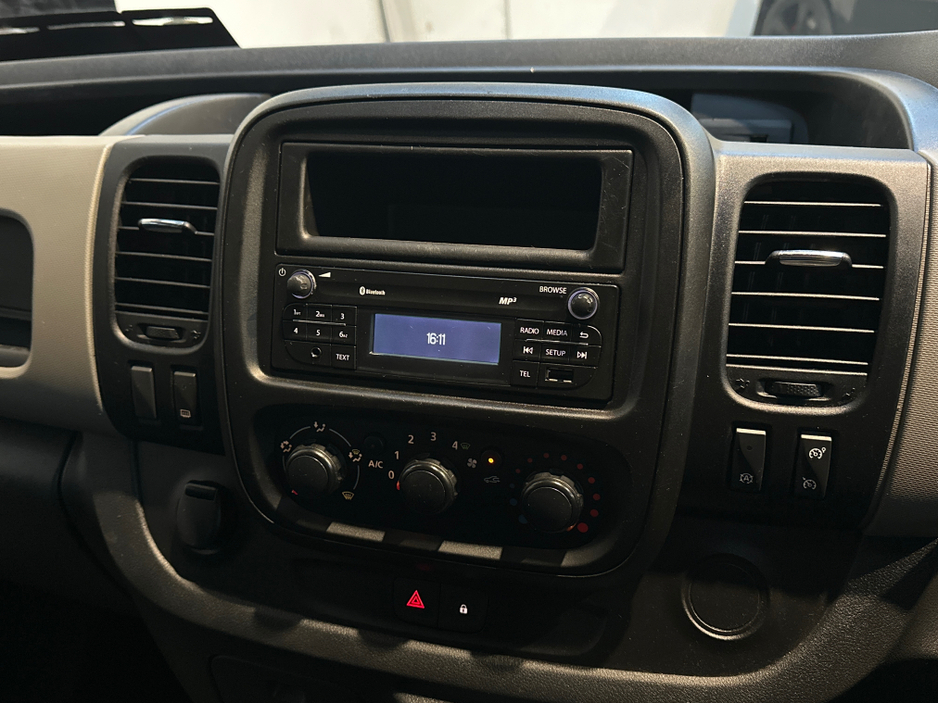 2015 Renault Trafic Passenger TRAFFIC VAN DCi €7,950