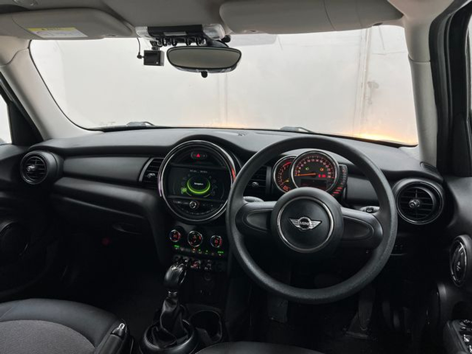 2016 MINI Cooper 1.2 Automatic, Reversing camera €13,895