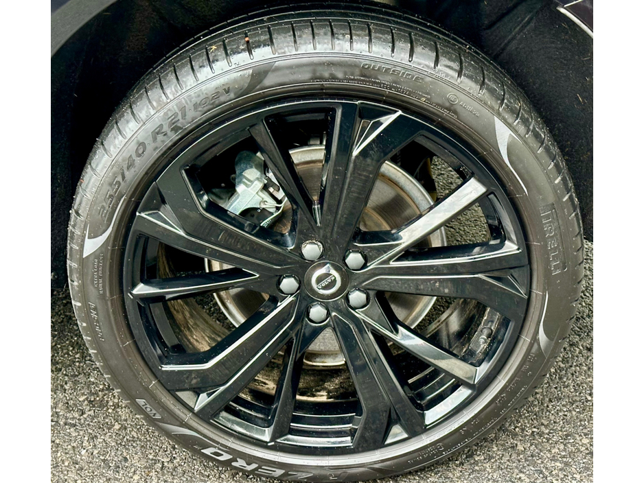 2025 Volvo XC60 ++SOLD++ + T6 PHEV A RECHARGE PLUS EDITION AWD BLACK