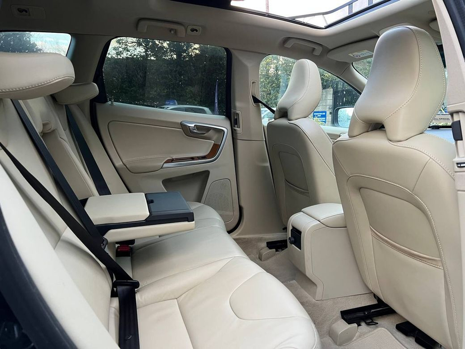 2017 Volvo XC60 CLASSIC 2.0D // SERVICE HISTORY // OPENING PANORAMIC SUNROOF // BLIND SPOT MONITOR €25,950