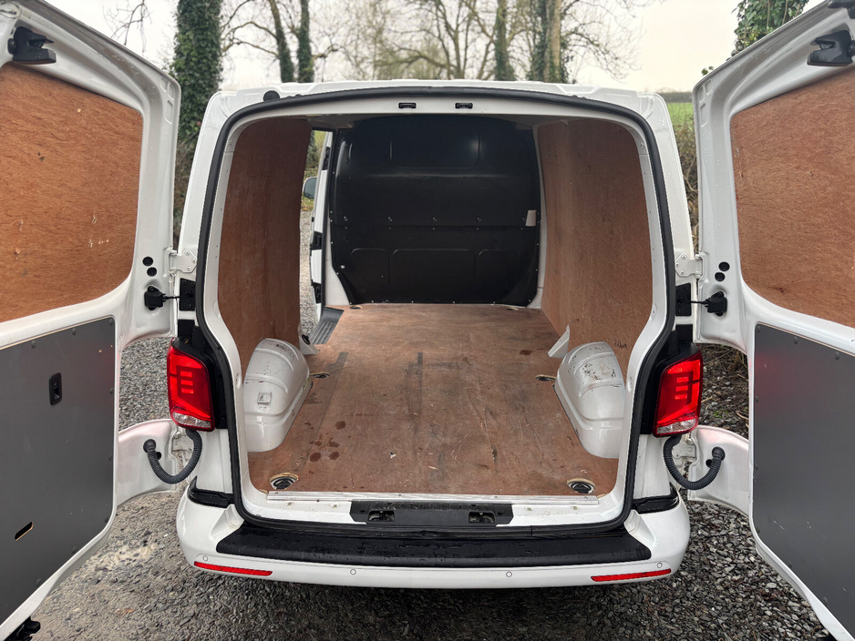2021 Volkswagen Transporter  €19,998