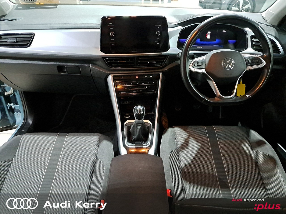 2023 Volkswagen T-Roc LIFE 2.0 TDI 116HP WITH HEATED SEATS AND REAR CAMERA €31,900