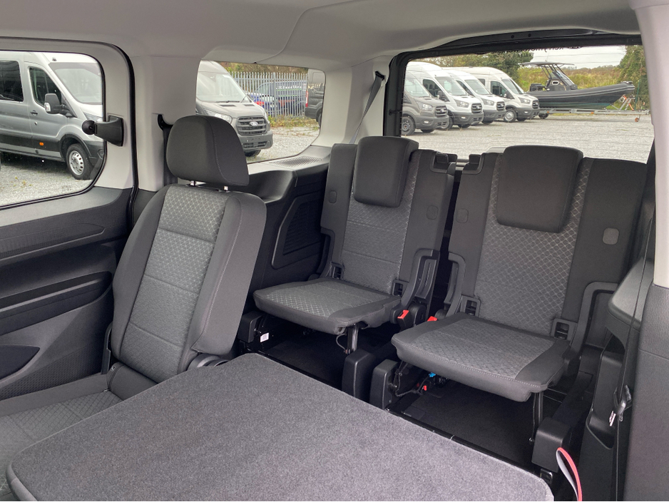 2026 Ford Tourneo Connect Tourneo Connect  LWB Titanium PHEV 150 BHP Automatic €54,500