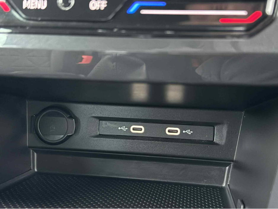 2023 Volkswagen Tiguan LIFE 2.0 TDI MANUAL 6SPEED FWD 122BHP €36,950