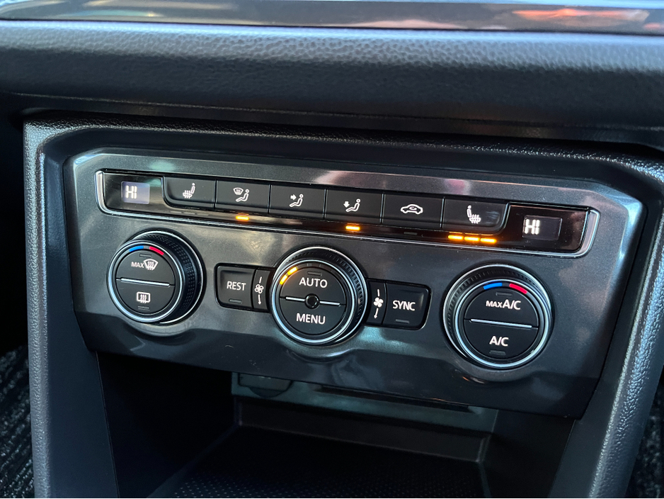 2020 Volkswagen Tiguan R-LINE 4MOTION AUTOMATIC 2.0 DIESEL //LOW MILES//MASSIVE SPEC//FULL LEATHER//DYNAUDIO SOUND SYSTEM//360 PARKING CAMERAS//HEAD UP DISPLAY// €34,950