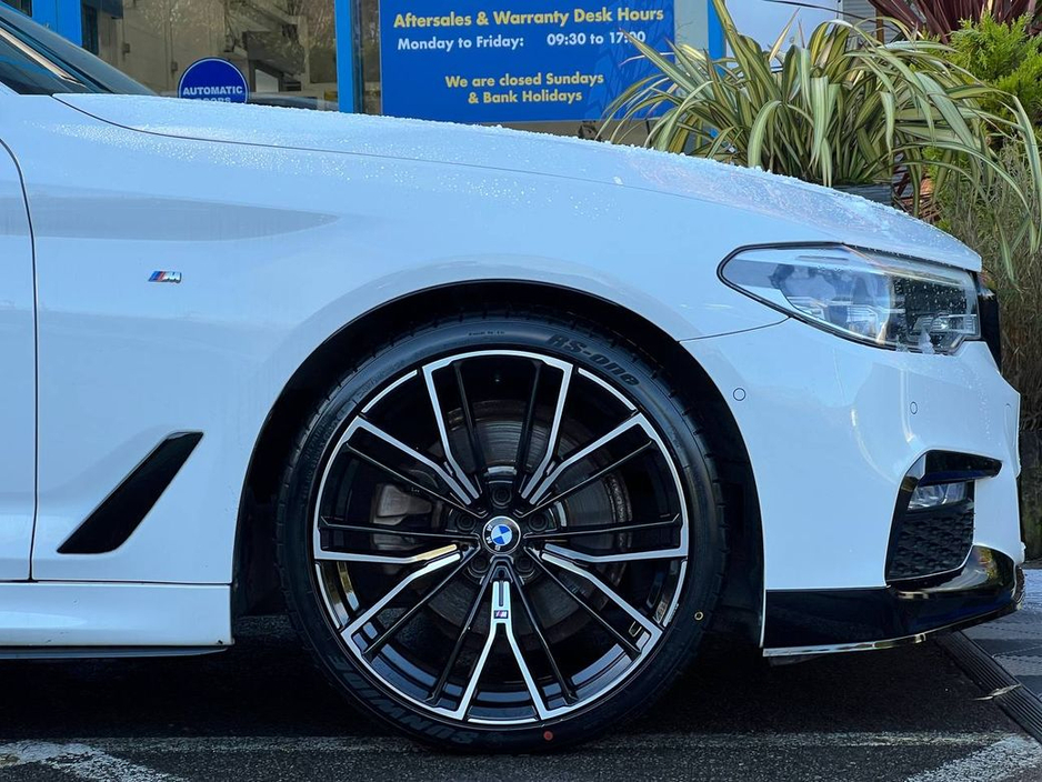 2017 BMW 5 Series 523d M-SPORT COMPETITION 2.0 AUTO // SERVICE HISTORY // FOUR-WHEEL-STEERING // 360 PARKING AID €24,950