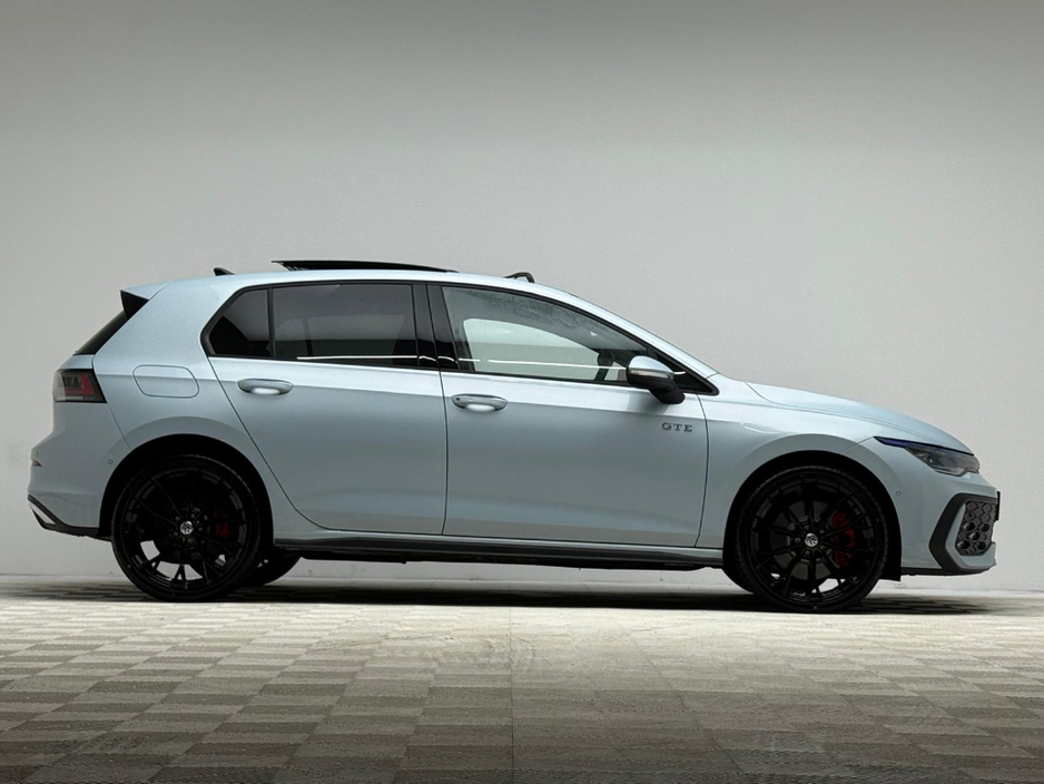 2025 Volkswagen Golf GTE 1.5 PHEV 272HP DSG *PAN ROOF* €47,990