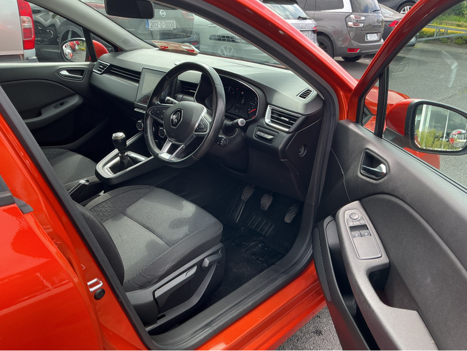 2020 Renault Clio ICONIC BLUE DCI €13,995