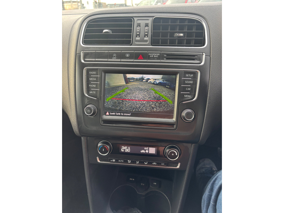 2015 Volkswagen Polo  €11,950