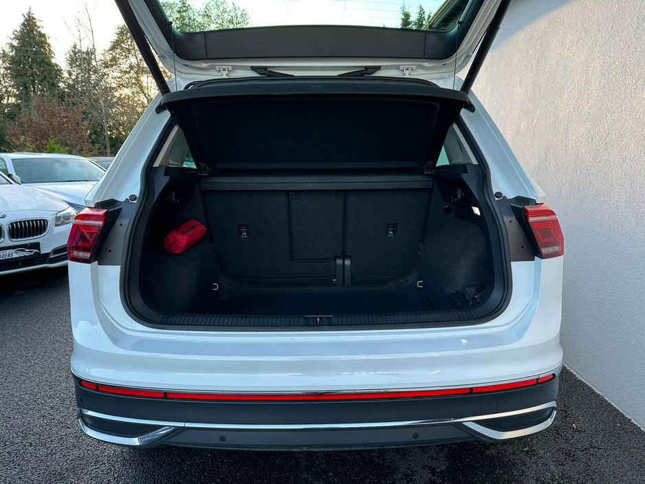 2023 Volkswagen Tiguan ELEGANCE 2.0 TDI 150HP NAV SKY VIEW €37,950