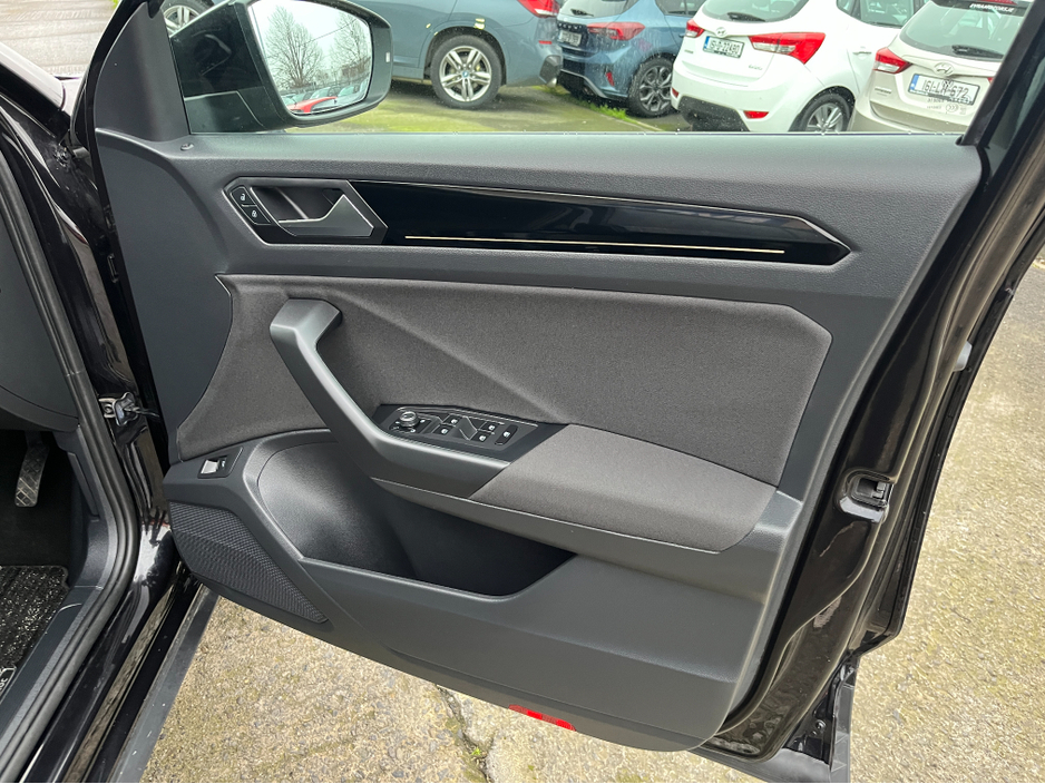 2022 Volkswagen T-Roc STYLE BLACK EDITION AUTOMATIC 2.0 DIESEL //ADAPTIVE CRUISE CONTROL//KEYLESS ENTRY//REVERSE CAMERA//