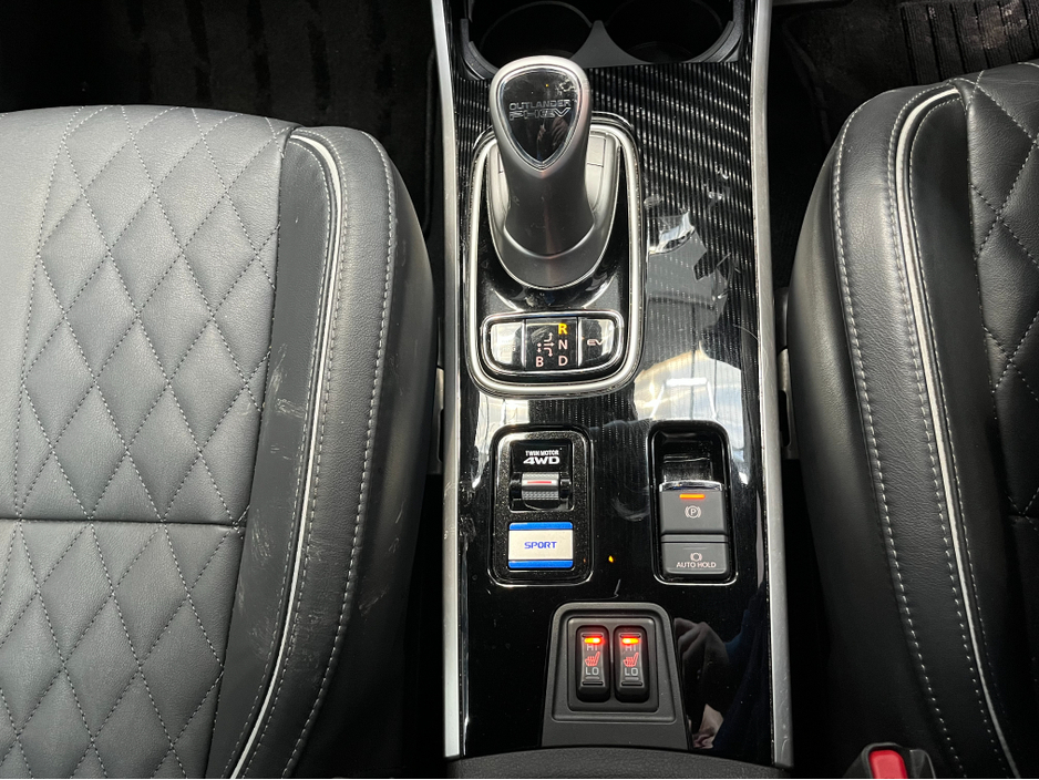 2019 Mitsubishi Outlander €22950! 2019 MITSUBISHI OUTLANDER PHEV G PREMIUM PACKAGE 2.4 AUTOMATIC / 360° PARKING CAMERA / CRUISE CONTROL / ELECTRIC MEMORY & HEATED SEATS / PADDLE SHIFTERS €22,950