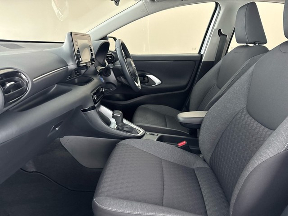 2023 Toyota Yaris HYBRID LUNA €23,950