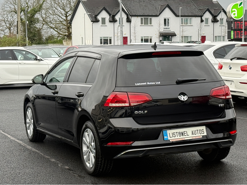 2017 Volkswagen Golf COMFORTLINE 1.2 AUTOMATIC * REAR VIEW CAMERA, AUTO LIGHTS, ADAPTIVE CRUISE CONTROL, POWERED FOLDING HEATED MIRRORS, LUMBAR SUPPORT, 2 KEYS, TOUCH SCREEN RADIO, MULTIFUNCTION STEERING WHEEL* €17,950