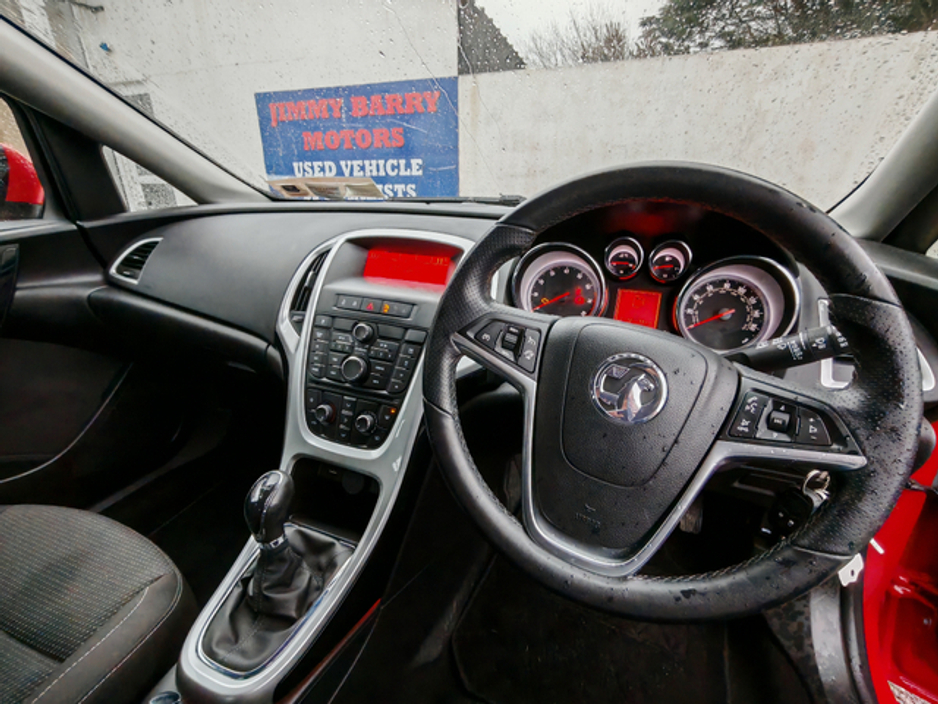 2016 Vauxhall Astra 1.6 I VVT SRI 115PS 5DR €7,800