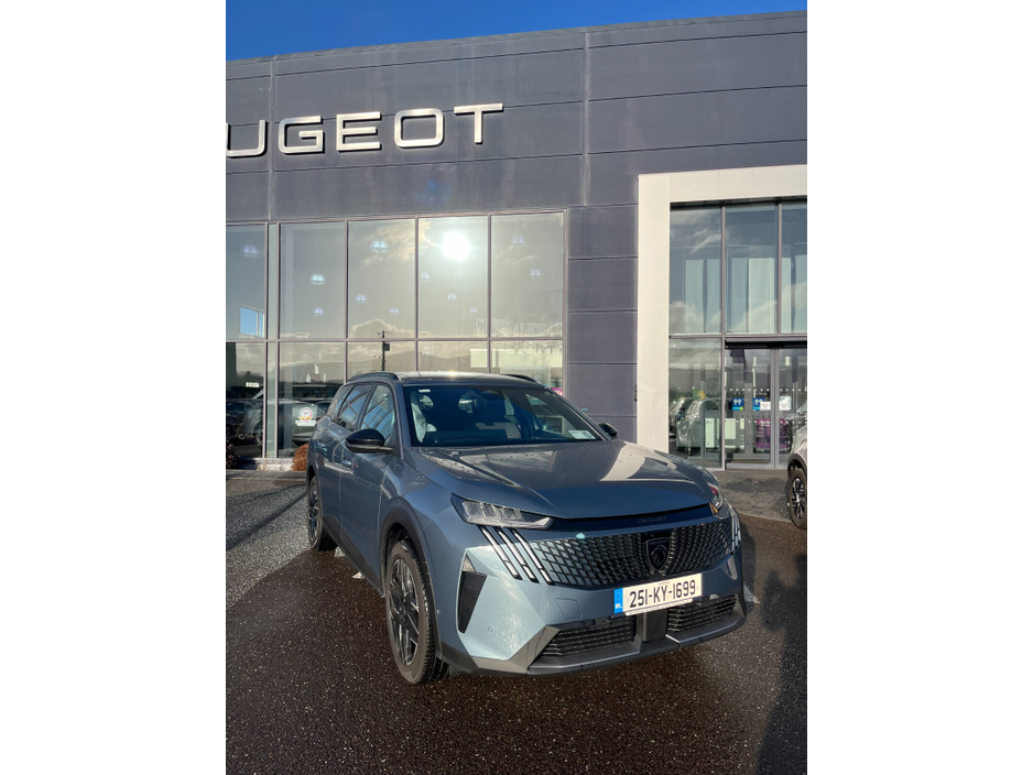 2025 Peugeot 5008 1.2 MHEV 145bhp E-DCS6 Allure €48,950
