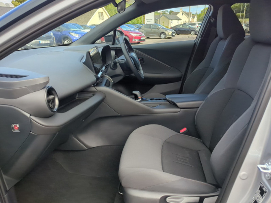 2025 Toyota C-HR FRESH SELECTION OF TRADE-INS C-HR SPORT + €43,000