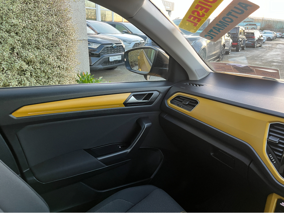 2020 Volkswagen T-Roc STYLE DESIGN AUTOMATIC 2.0 DIESEL //LOW MILES//REVERSE CAMERA//KEYLESS ENTRY//ADAPTIVE CRUISE CONTROL//BLIND SPOT WARNING// €23,950