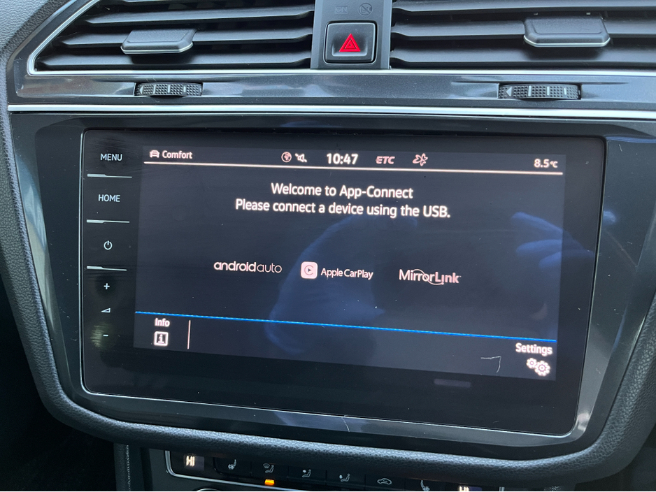 2018 Volkswagen Tiguan R-LINE 4 MOTION AUTOMATIC 2.0 DIESEL //MASSIVE SPEC//FULL LEATHER//HEAD UP DISPLAY//HEATED SEATS//360 PARKING CAMERAS// €29,950